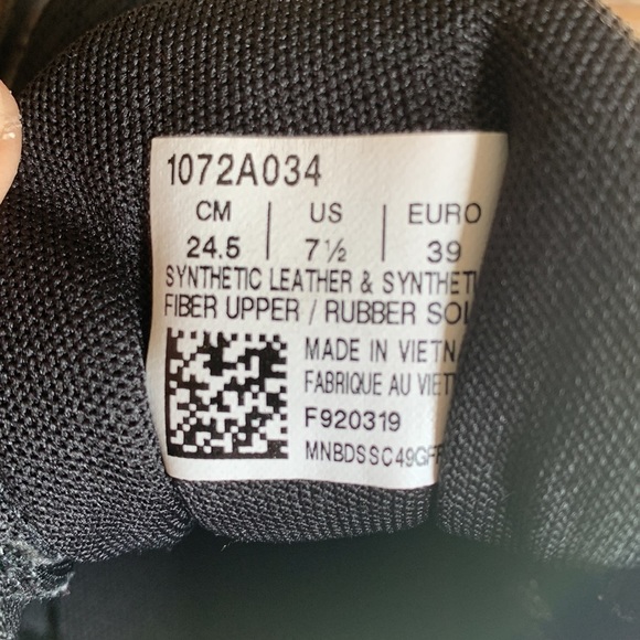 ASICS WOMENS BLACK AND WHITE GEL ROCKET VOLLEYBALL SHOES SIZE 7-1/2 US - Picture 11 of 11